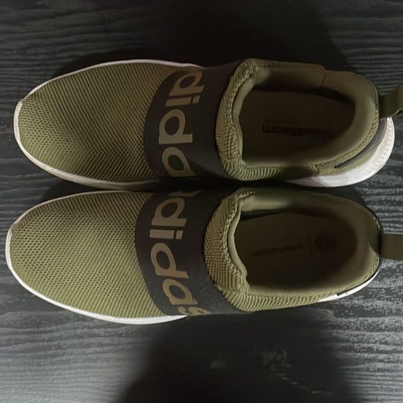 Addidas cloud foams slightly dirty on bottom size 11 in men’s - Picture 2 of 4